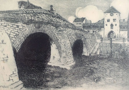 Radierung von Fritz Gilsi, steinbrücke mit einem pferdefuhrwerk und stadttor und turm im Hintergrund