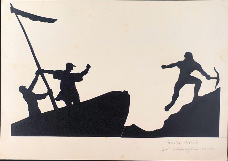 Scherenschnitt-Arbeit des jungen René Gilsi, "Tellsprung", Silhouetten von zwei Personen auf einem Boot und einer Person, mit einer Armbrust in der Hand, die einen Berg hinaufklettert.